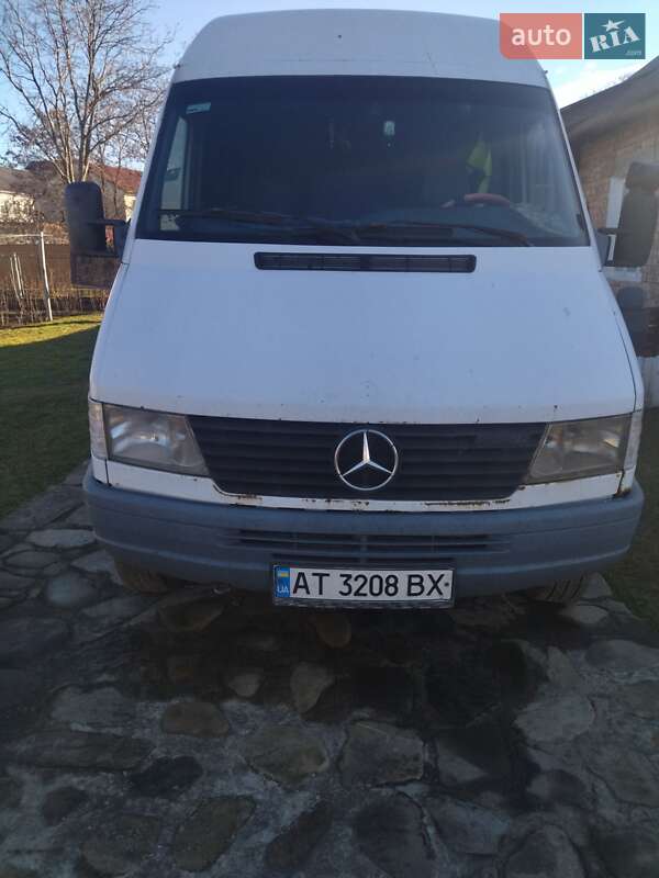 Вантажний фургон Mercedes-Benz Sprinter 1997 в Надвірній