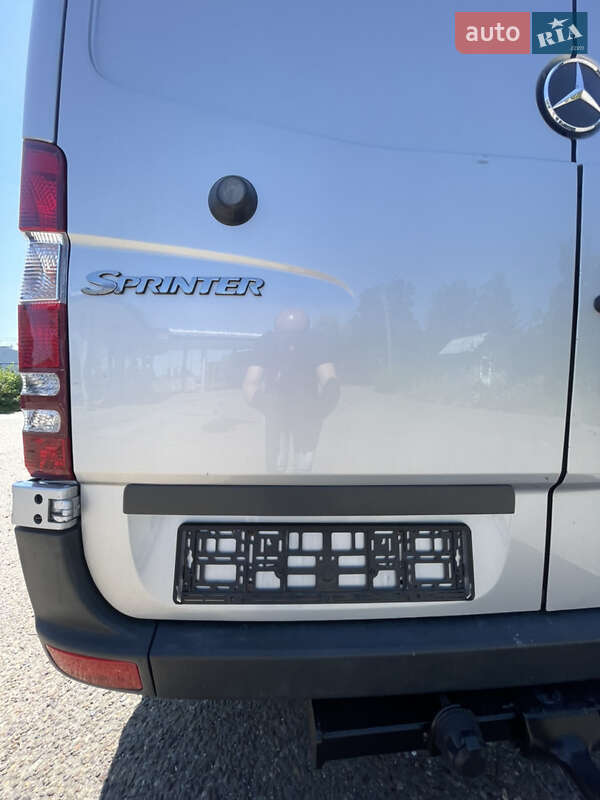 Грузовой фургон Mercedes-Benz Sprinter 2012 в Черновцах