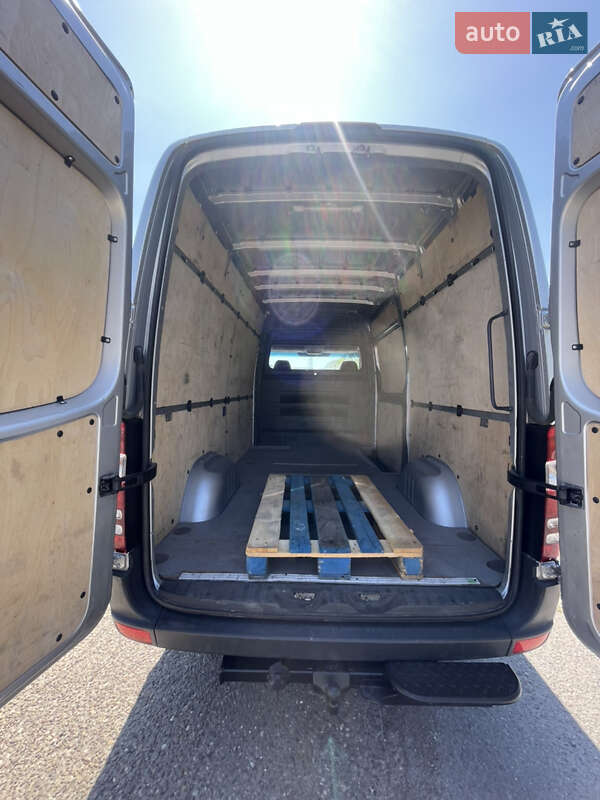 Грузовой фургон Mercedes-Benz Sprinter 2012 в Черновцах