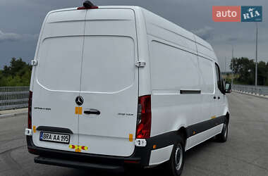 Грузовой фургон Mercedes-Benz Sprinter 2022 в 