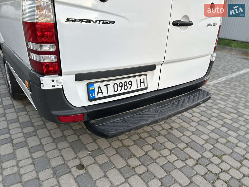 Вантажопасажирський фургон Mercedes-Benz Sprinter 2015 в Івано-Франківську