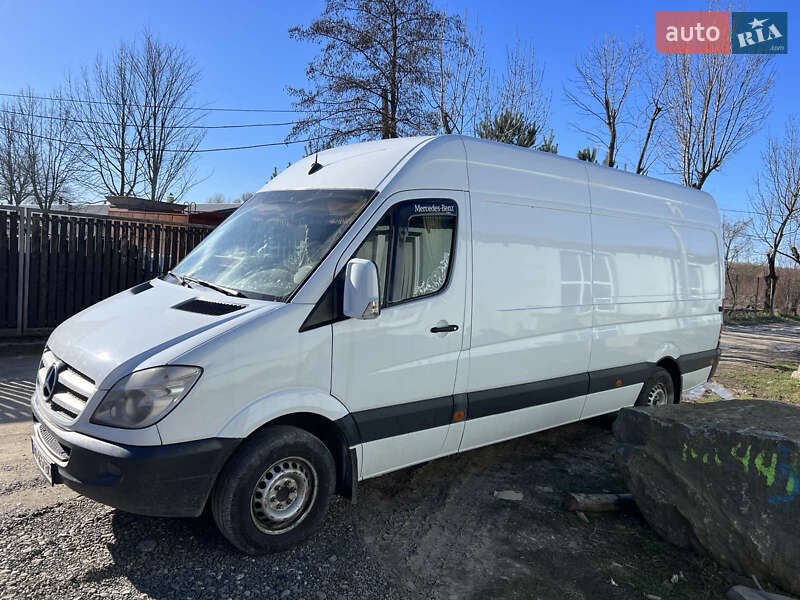 Грузовой фургон Mercedes-Benz Sprinter 2011 в 