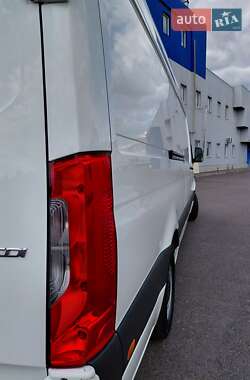 Грузовой фургон Mercedes-Benz Sprinter 2019 в 