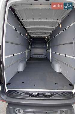 Грузовой фургон Mercedes-Benz Sprinter 2019 в 
