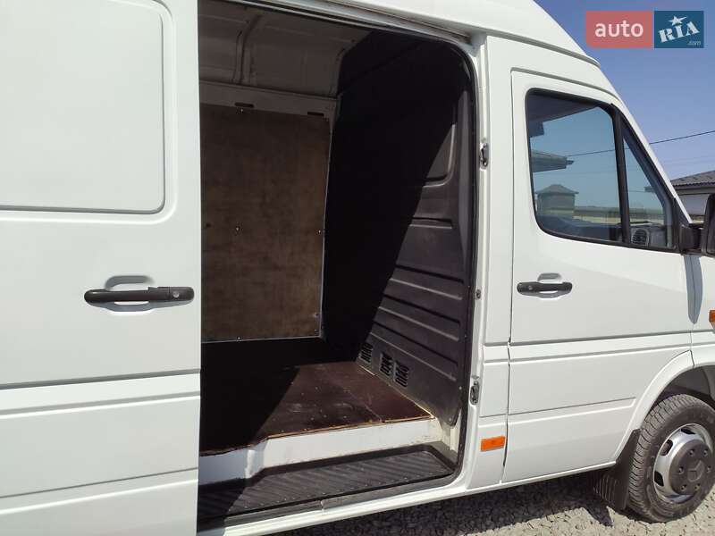 Грузовой фургон Mercedes-Benz Sprinter 2004 в Ровно