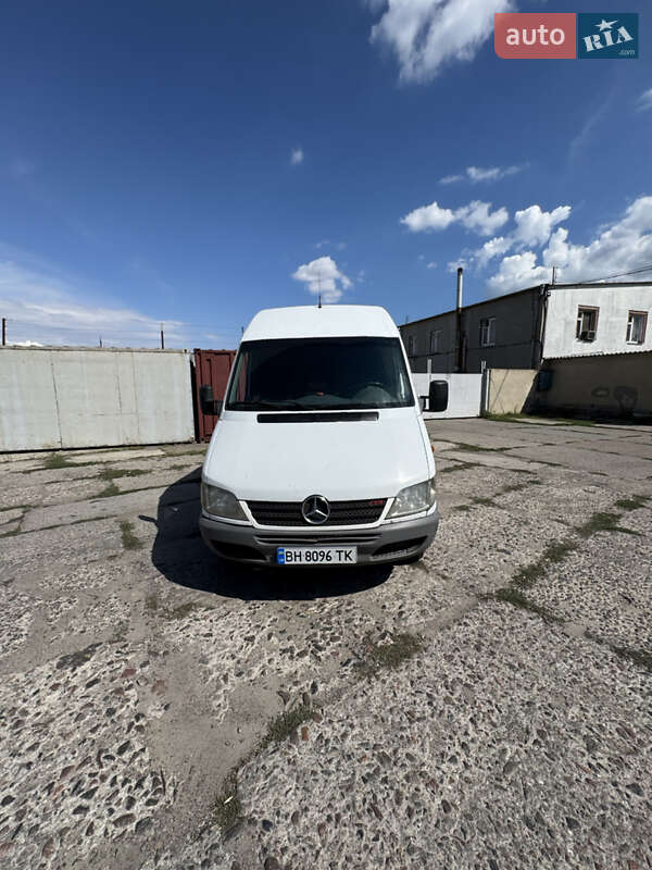 Грузовой фургон Mercedes-Benz Sprinter 2005 в 