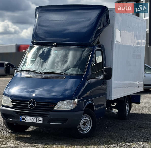 Грузовой фургон Mercedes-Benz Sprinter 2004 в 