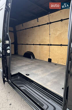 Грузовой фургон Mercedes-Benz Sprinter 2019 в 