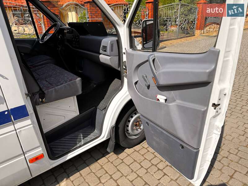 Грузовой фургон Mercedes-Benz Sprinter 1999 в Львове