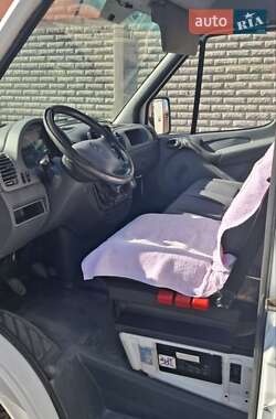 Грузовой фургон Mercedes-Benz Sprinter 2000 в 