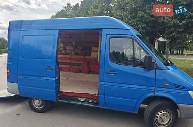 Грузовой фургон Mercedes-Benz Sprinter 2000 в 