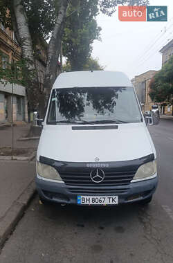 Грузовой фургон Mercedes-Benz Sprinter 2000 в 