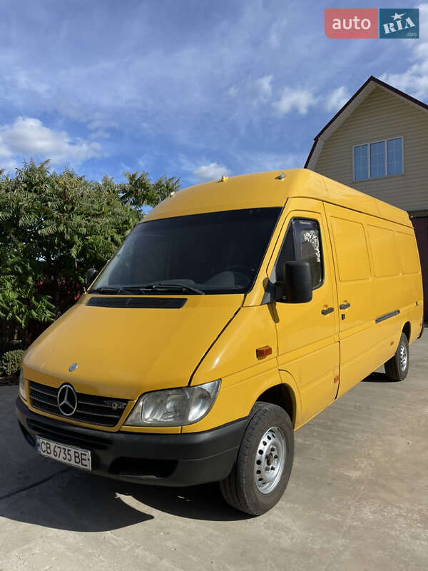 Грузовой фургон Mercedes-Benz Sprinter 2004 в 