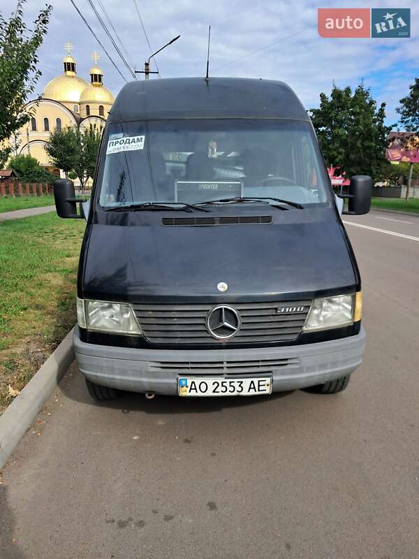 Грузовой фургон Mercedes-Benz Sprinter 2000 в 