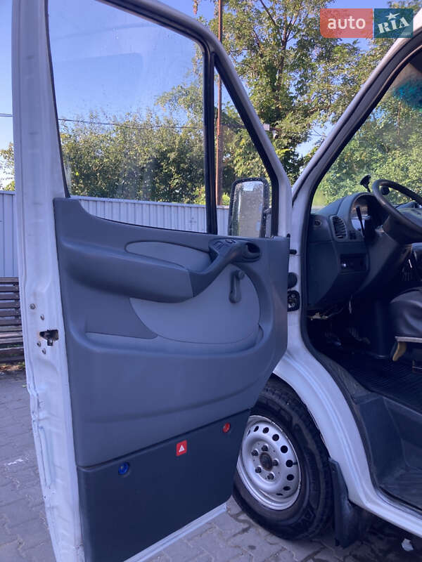 Грузовой фургон Mercedes-Benz Sprinter 2001 в Черновцах