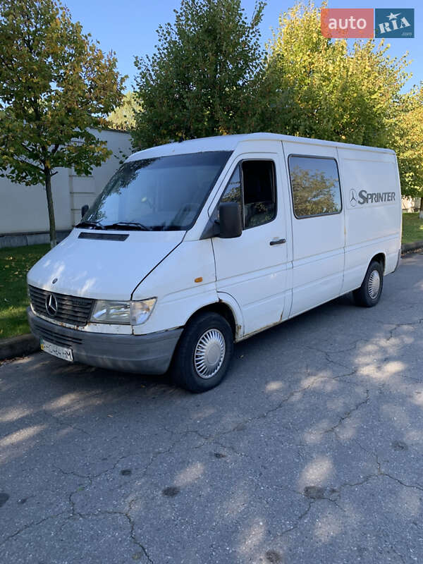 Mercedes-Benz Sprinter 2000