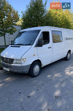 Грузовой фургон Mercedes-Benz Sprinter 2000 в 