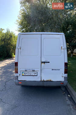 Грузовой фургон Mercedes-Benz Sprinter 2000 в 