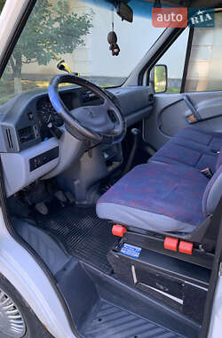 Грузовой фургон Mercedes-Benz Sprinter 2000 в 