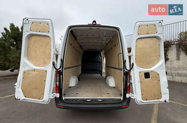 Грузовой фургон Mercedes-Benz Sprinter 2021 в 