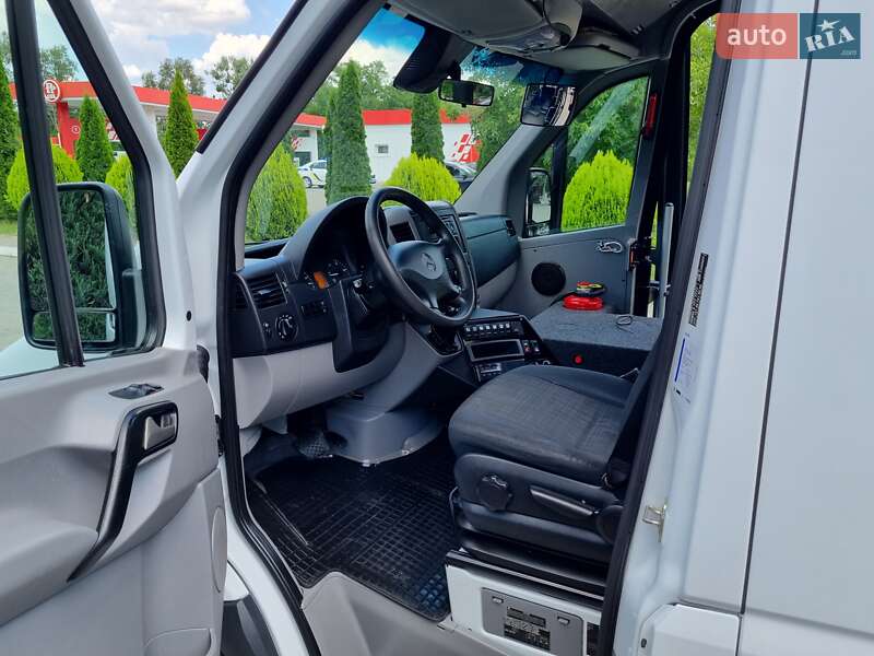 Городской автобус Mercedes-Benz Sprinter 2016 в Черновцах