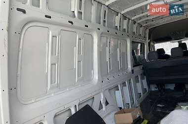 Грузопассажирский фургон Mercedes-Benz Sprinter 2023 в 