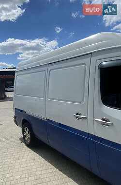 Грузовой фургон Mercedes-Benz Sprinter 2003 в 