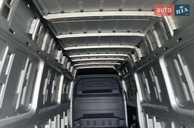 Грузовой фургон Mercedes-Benz Sprinter 2023 в 
