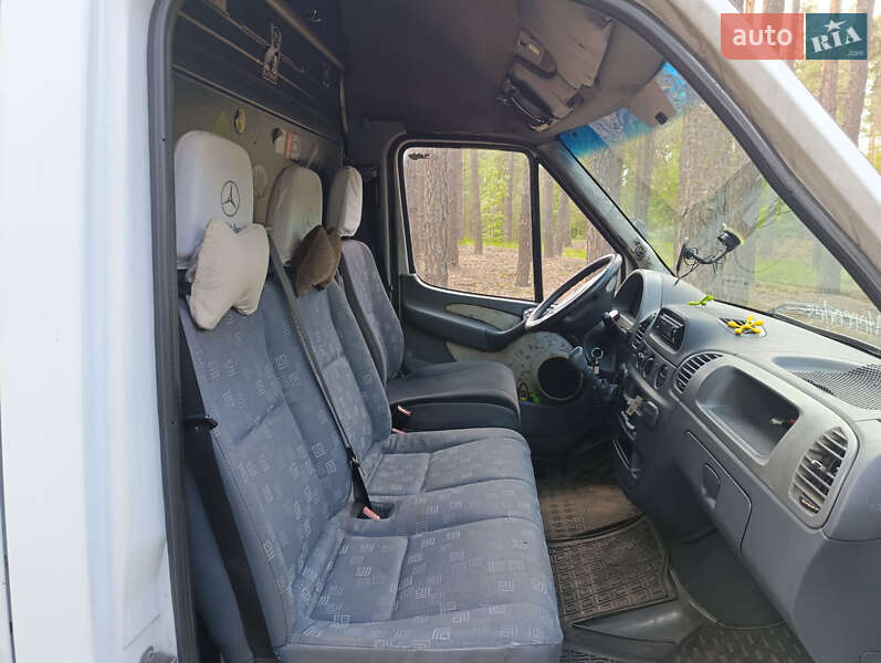 Микроавтобус грузовой (до 3,5т) Mercedes-Benz Sprinter 2004 в Носовке