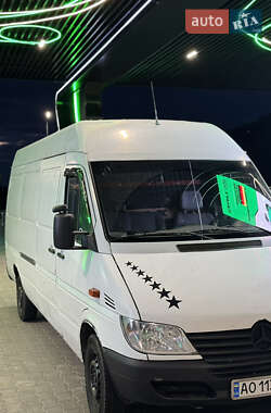 Грузовой фургон Mercedes-Benz Sprinter 2000 в 