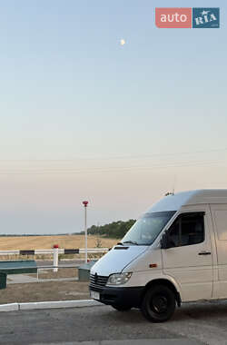 Грузовой фургон Mercedes-Benz Sprinter 2000 в 
