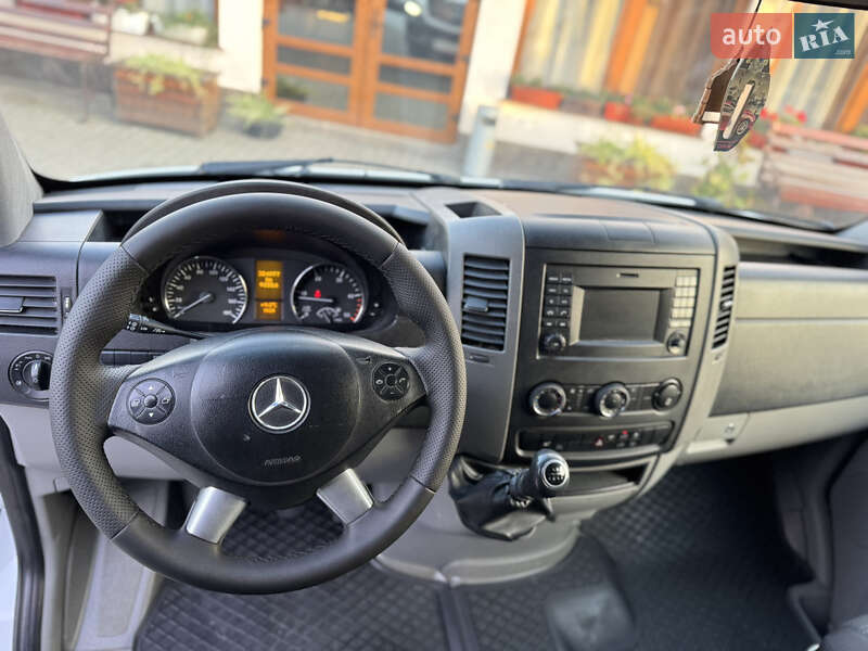 Вантажний фургон Mercedes-Benz Sprinter 2015 в Іршаві