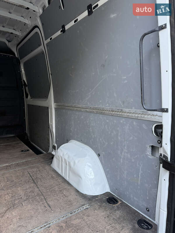 Вантажний фургон Mercedes-Benz Sprinter 2015 в Іршаві