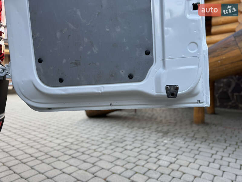 Вантажний фургон Mercedes-Benz Sprinter 2015 в Іршаві