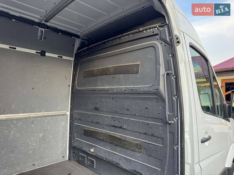 Вантажний фургон Mercedes-Benz Sprinter 2015 в Іршаві