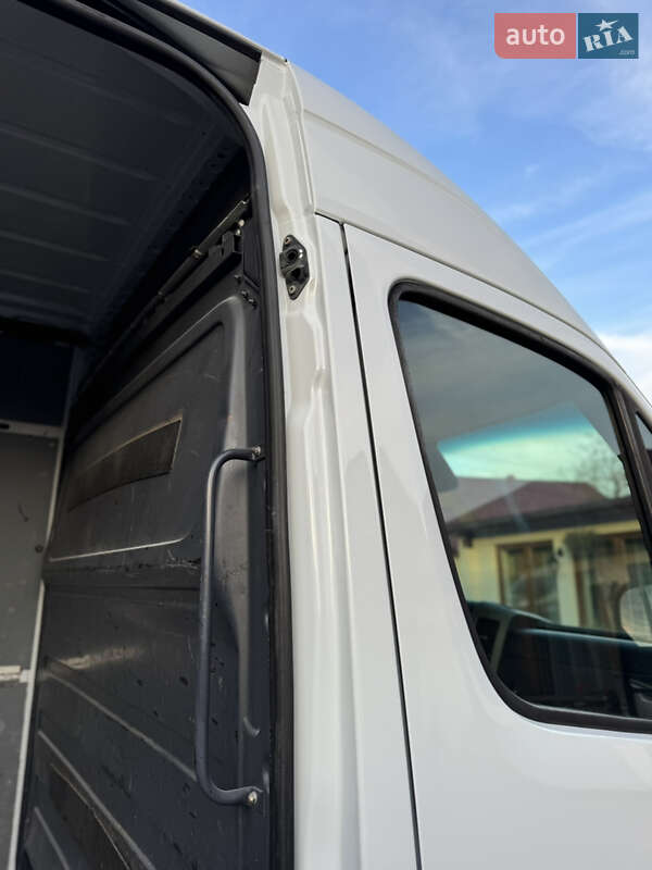 Вантажний фургон Mercedes-Benz Sprinter 2015 в Іршаві