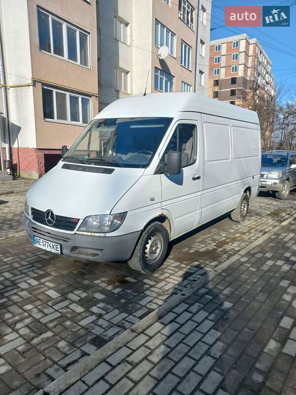 Грузовой фургон Mercedes-Benz Sprinter 2004 в 