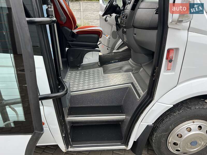 Туристический / Междугородний автобус Mercedes-Benz Sprinter 2012 в Хотине