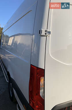 Грузовой фургон Mercedes-Benz Sprinter 2022 в 