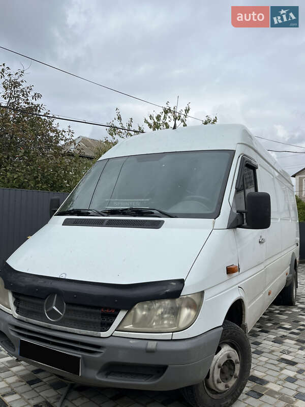 Грузовой фургон Mercedes-Benz Sprinter 2005 в 