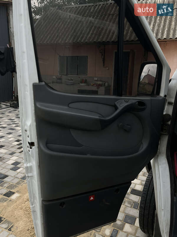 Вантажний фургон Mercedes-Benz Sprinter 2005 в Великодолинському фото 7 Вантажний фургон Mercedes-Benz Sprinter 2005 в Великодолинському