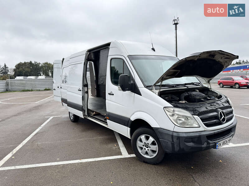 Грузовой фургон Mercedes-Benz Sprinter 2011 в Ровно