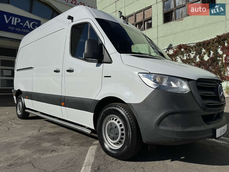 Грузовой фургон Mercedes-Benz Sprinter 2021 в 