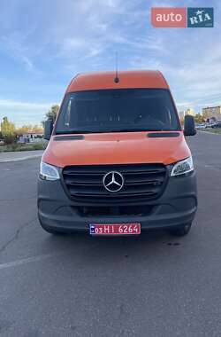 Грузовой фургон Mercedes-Benz Sprinter 2021 в 