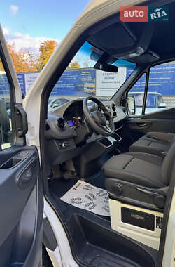 Грузовой фургон Mercedes-Benz Sprinter 2024 в 