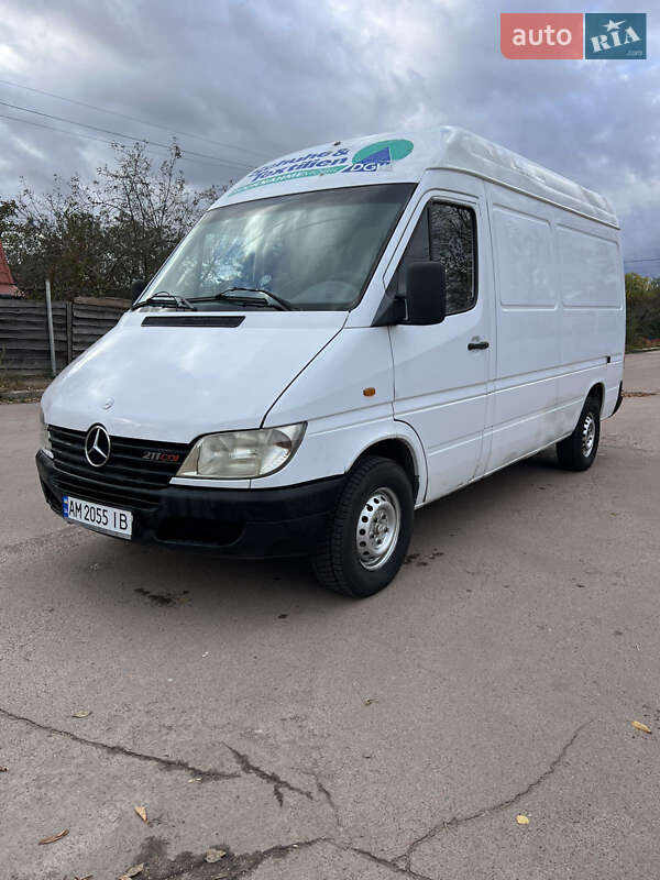 Грузовой фургон Mercedes-Benz Sprinter 2001 в Коростене