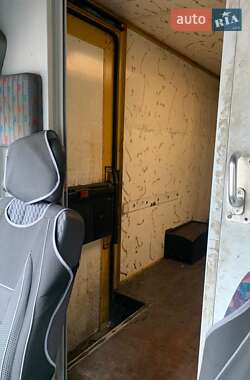 Грузовой фургон Mercedes-Benz Sprinter 2003 в  фото 3 Грузовой фургон Mercedes-Benz Sprinter 2003 в