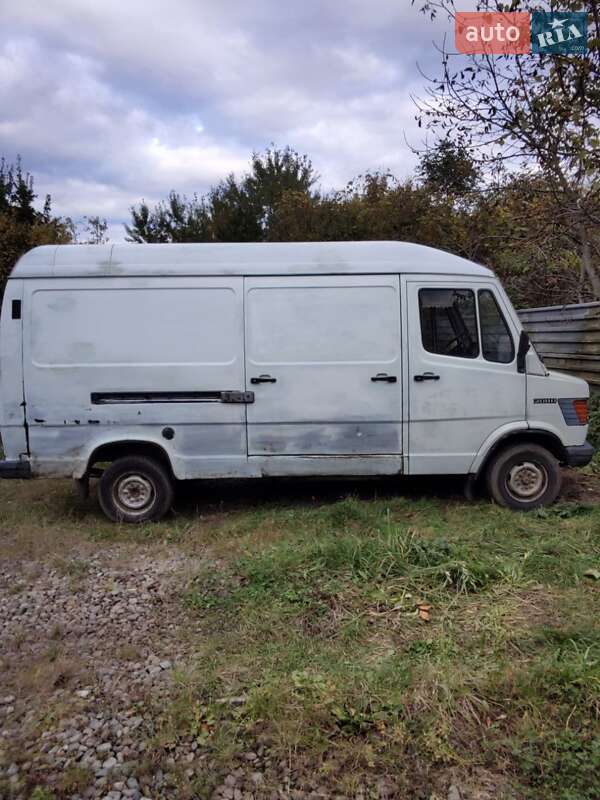 Вантажний фургон Mercedes-Benz Sprinter 1994 в Калуші