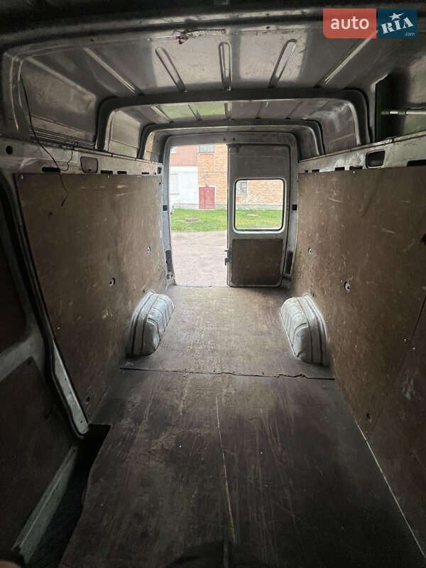 Грузовой фургон Mercedes-Benz Sprinter 2001 в Коростене