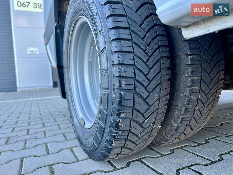 Вантажний фургон Mercedes-Benz Sprinter 2016 в Нововолинську